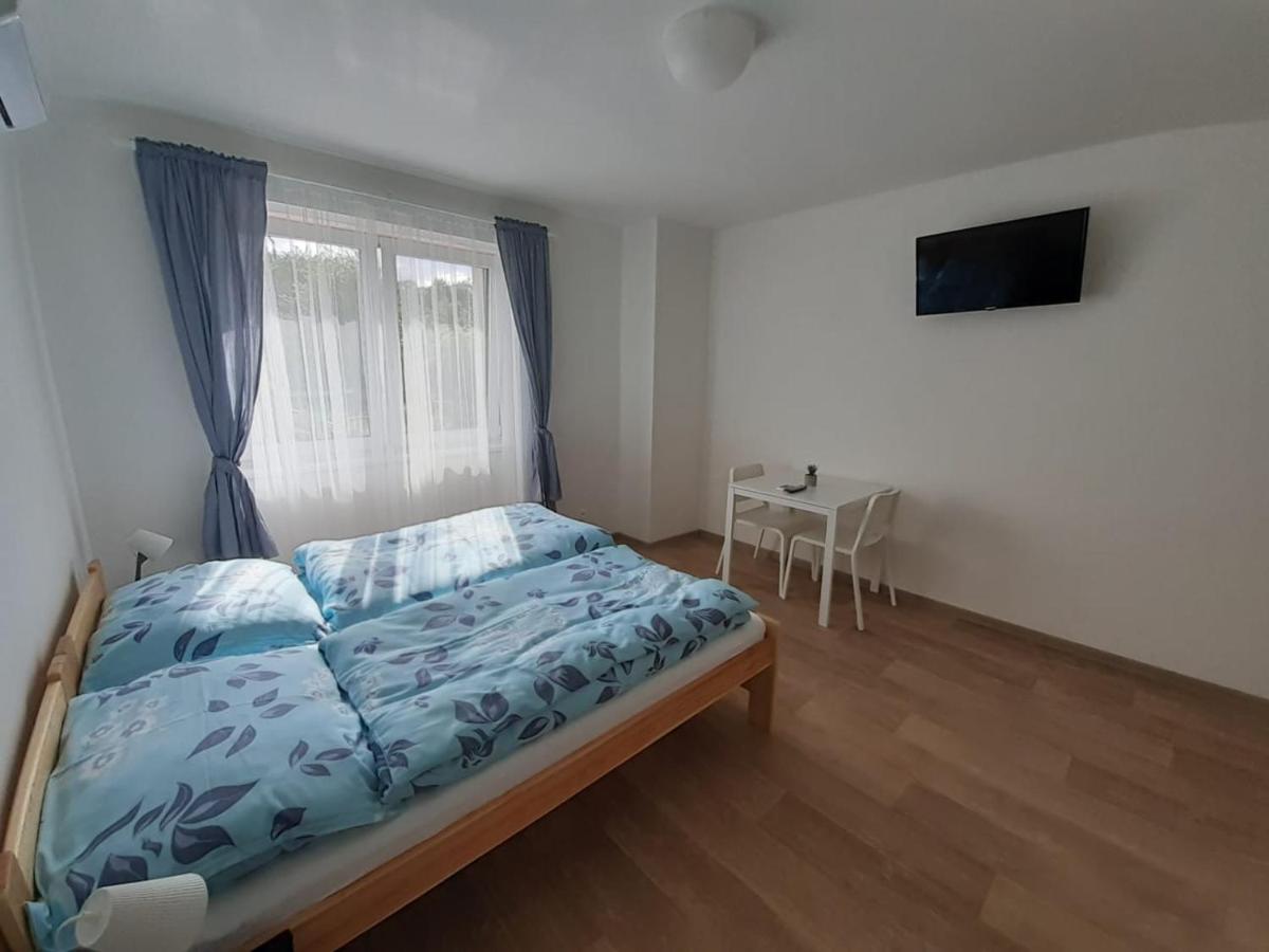 Valen Apartmany Valtice Bagian luar foto